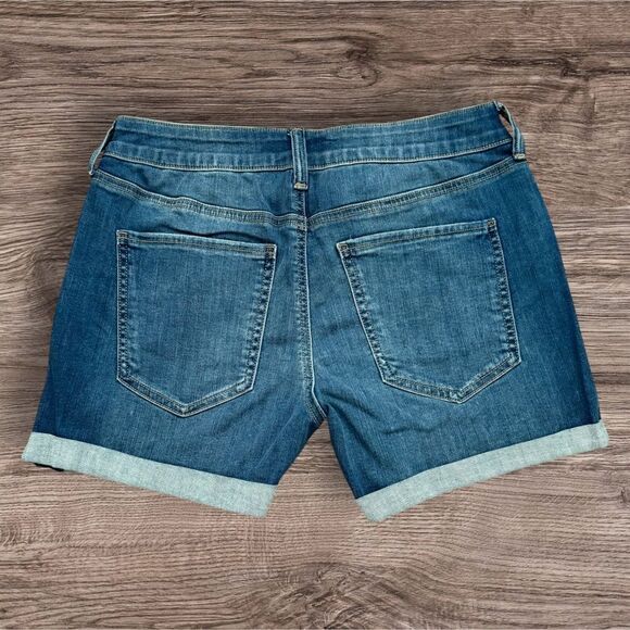 SO Women's Rolled Hem Blue Denim Shorts Size 5/27W NWT - Picture 2 of 10